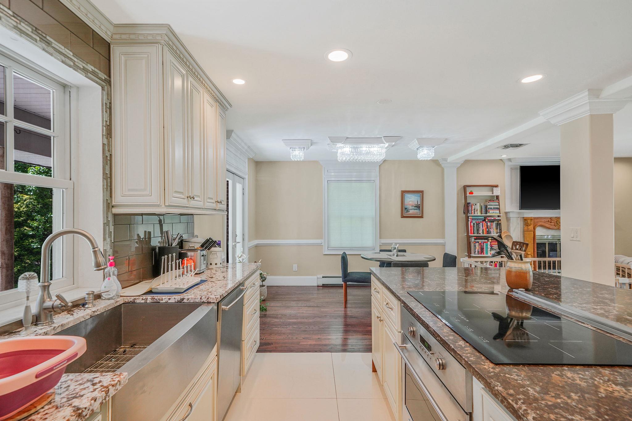 112 Clay Pitts Road, Greenlawn, New York image 19