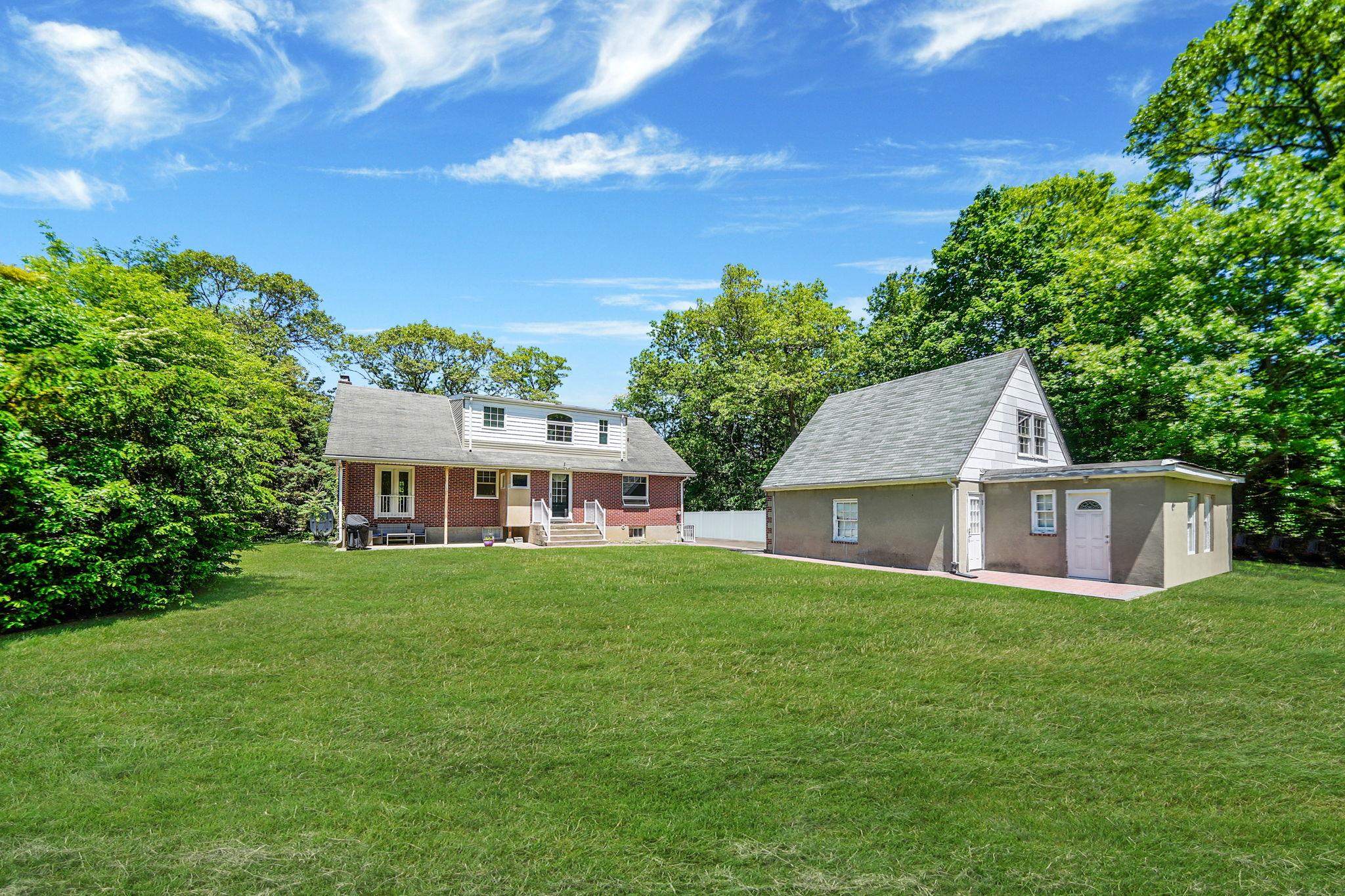 112 Clay Pitts Road, Greenlawn, New York image 8