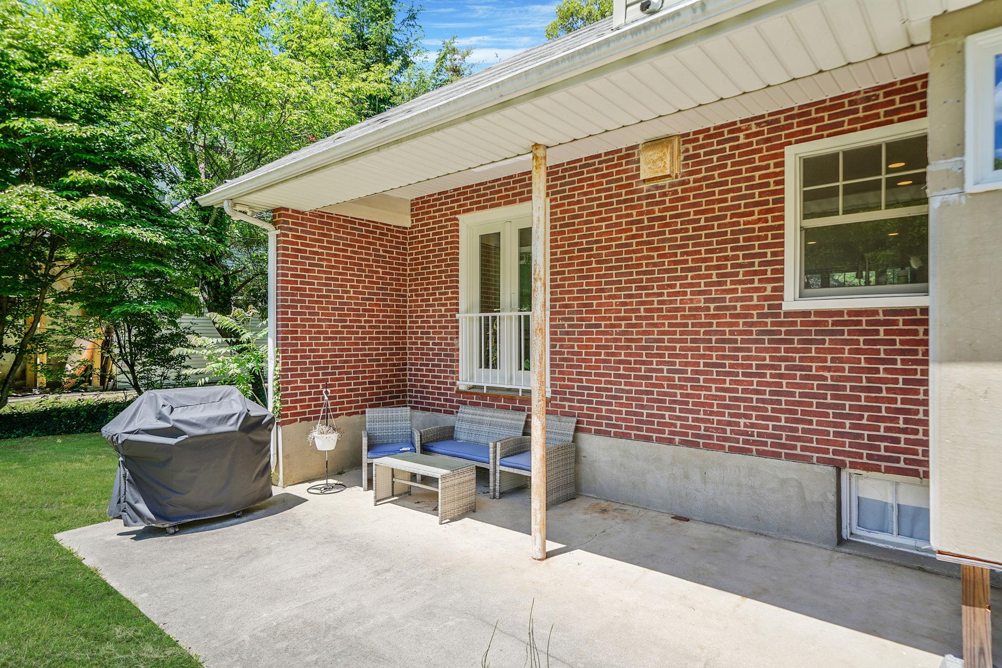 112 Clay Pitts Road, Greenlawn, New York image 6