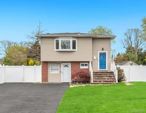 Homes For Sale - 1391 N Windsor Avenue<br/> Suffolk County, Bay Shore, NY 11706