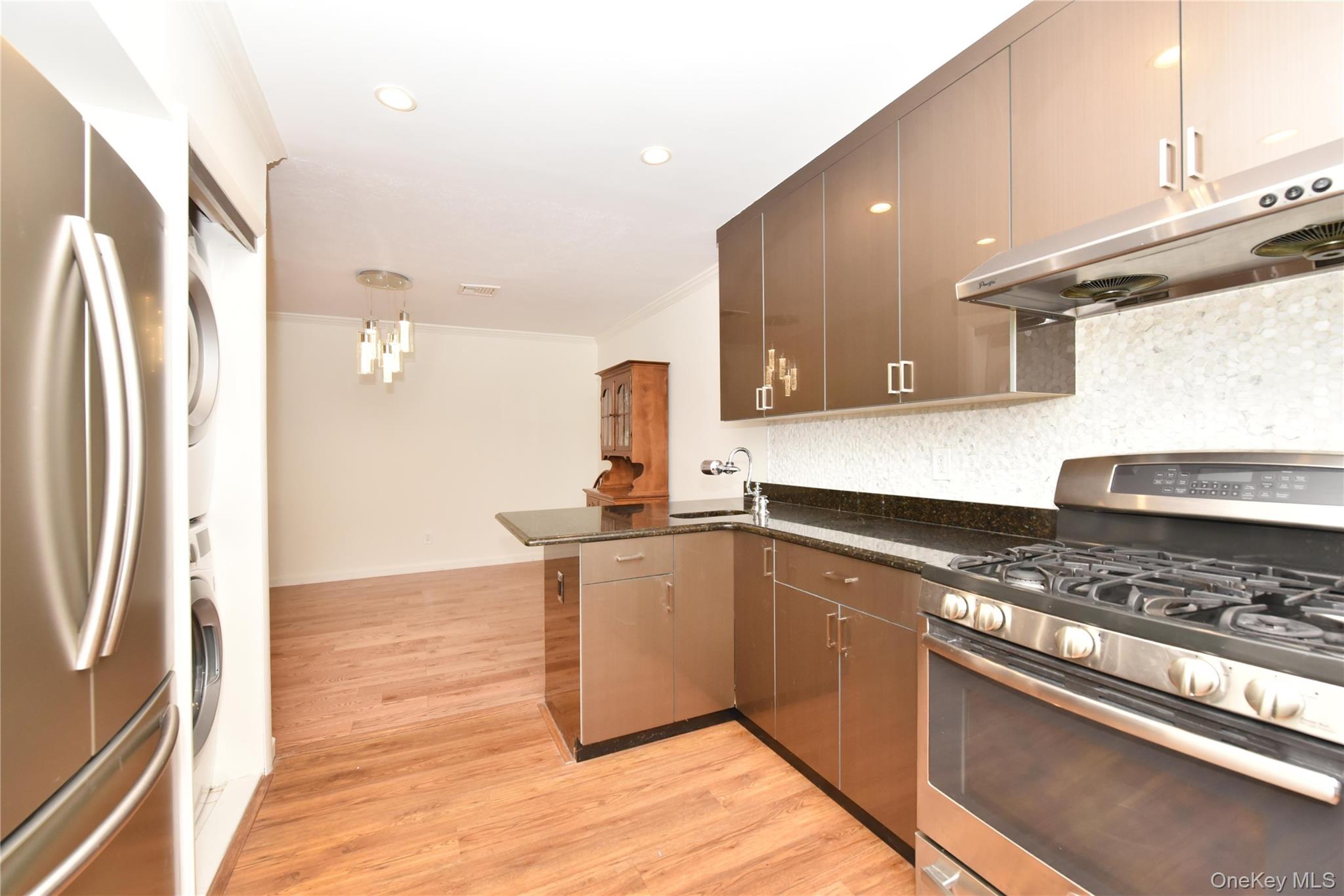 142 I U Willets Road