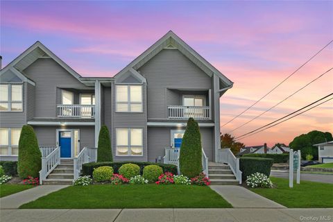 Photo of 142 I U Willets Road, Albertson, NY 11507 (MLS # 931412)