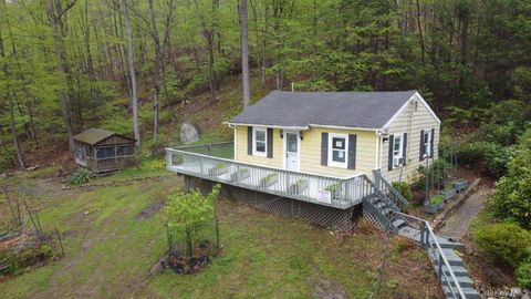 Homes For Sale - 303 Buttermilk Falls Road<br/> Warwick, NY 10990