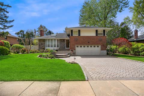 Homes For Sale - 39 Morris Drive<br/> Syosset, NY 11791