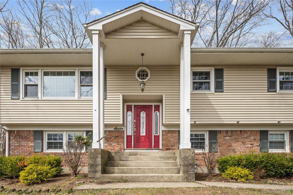 Photo of 7 Jacqueline Road, Monsey, NY 10952 (MLS # 975126)