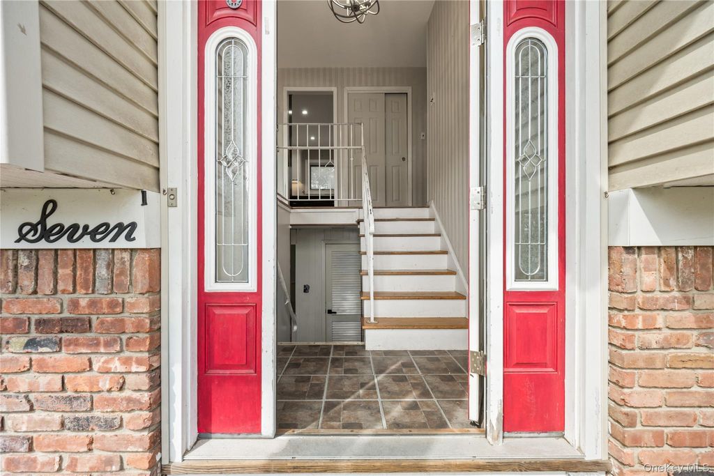 Photo of 7 Jacqueline Road, Monsey, NY 10952 (MLS # 975126)