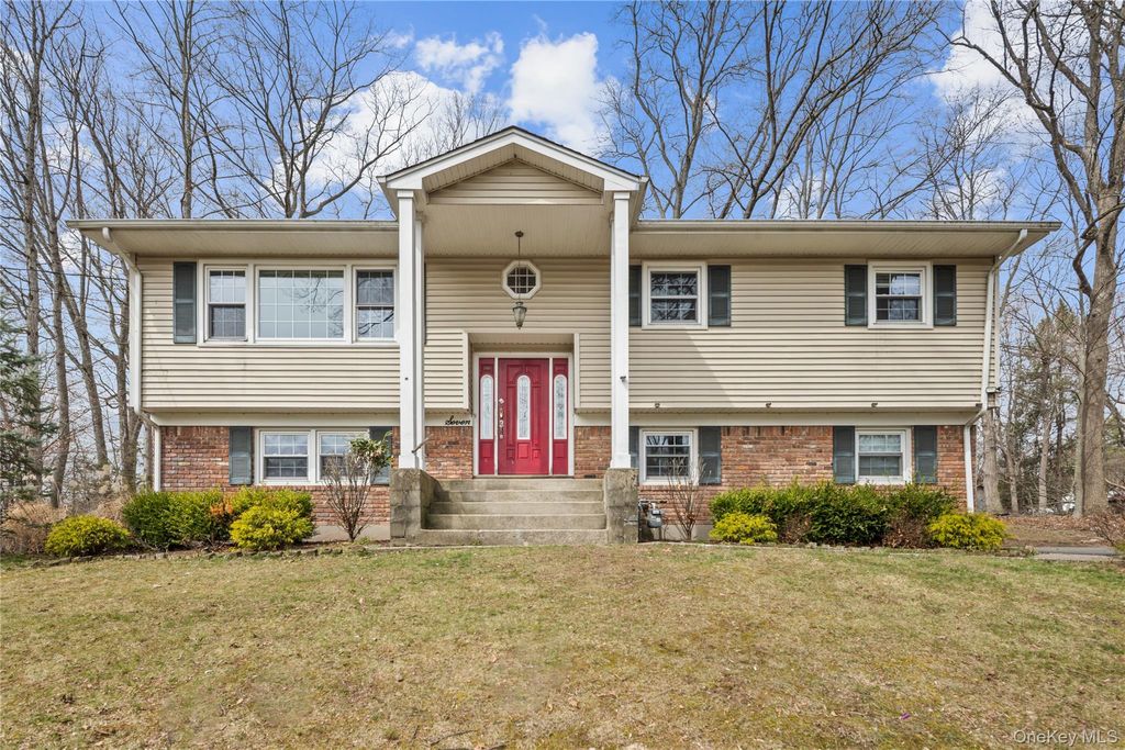 Photo of 7 Jacqueline Road, Monsey, NY 10952 (MLS # 975126)