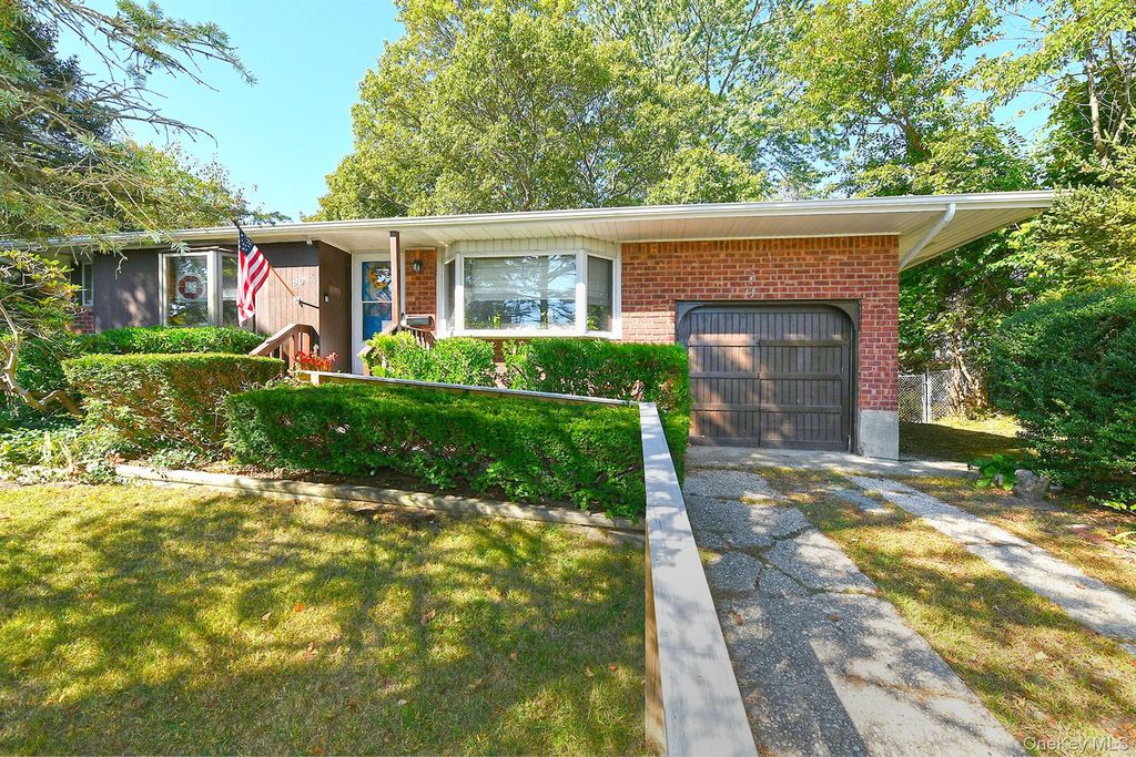Photo of 80 Marie Crescent, Commack, NY 11725 (MLS # 922146)
