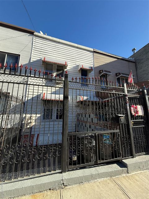 Homes For Sale - 950 Rev James Polite Avenue<br/> Bronx, NY 10459