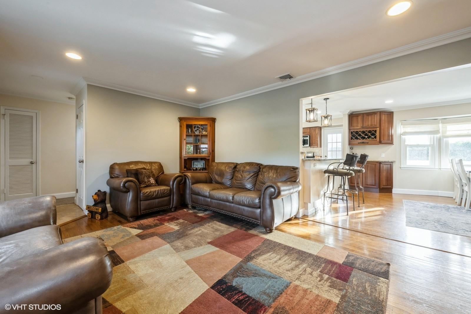 302 Starke Avenue, East Meadow, New York image 5