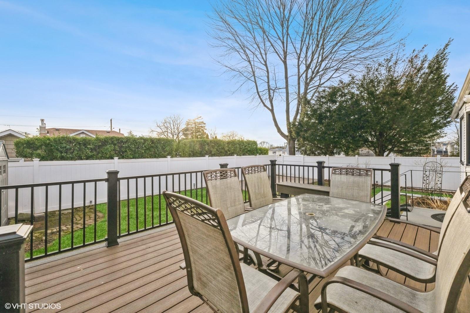 302 Starke Avenue, East Meadow, New York image 32