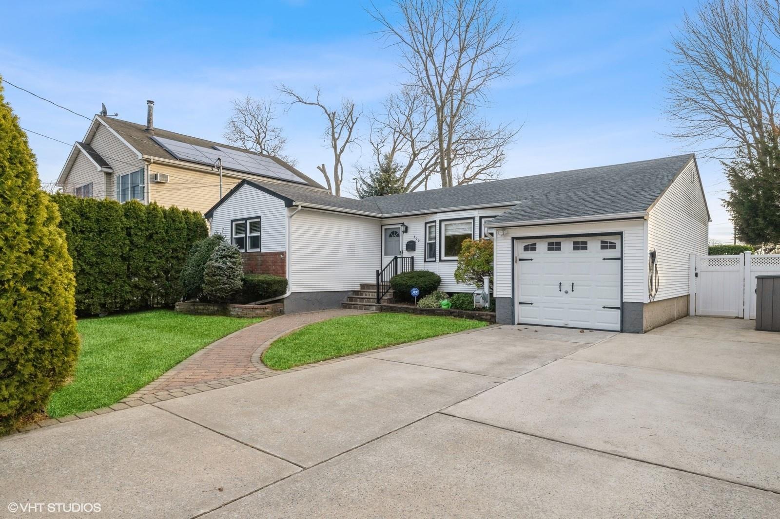 302 Starke Avenue, East Meadow, New York image 2
