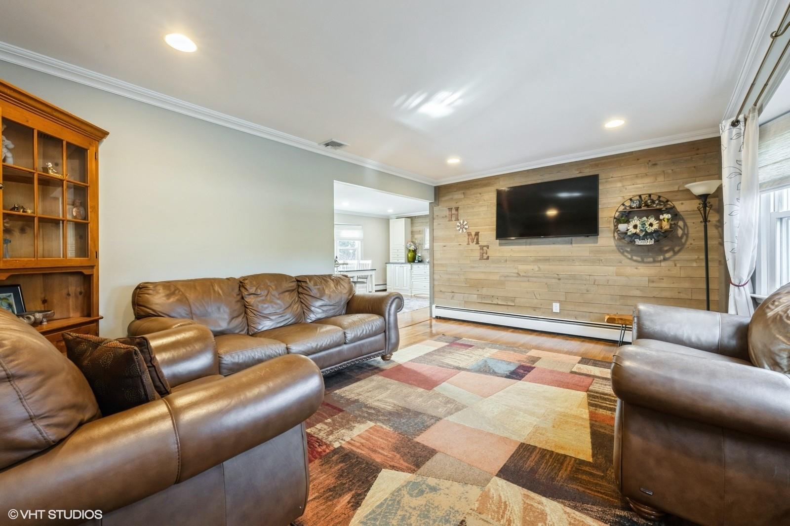 302 Starke Avenue, East Meadow, New York image 3