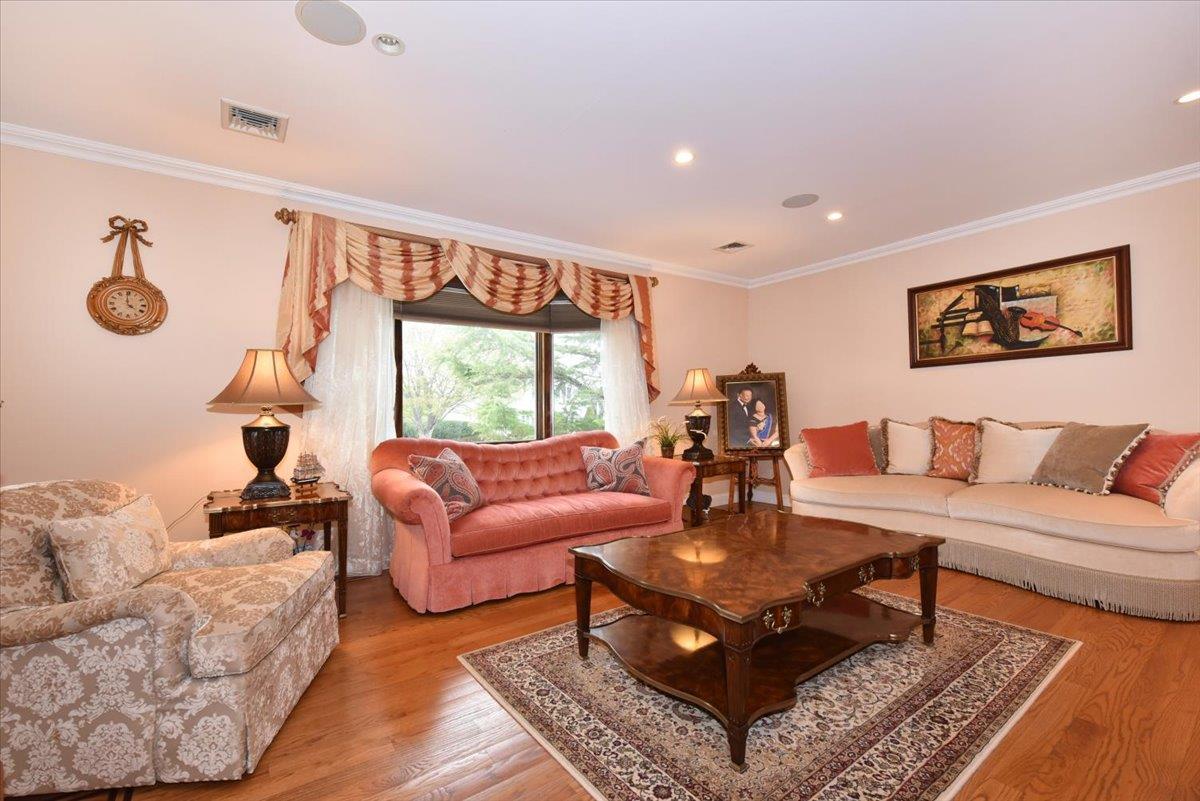 25 Sullivan Drive, Jericho, New York image 7