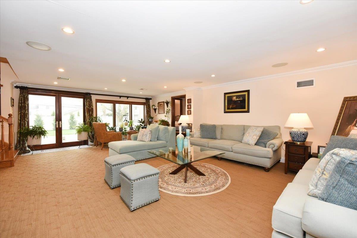 25 Sullivan Drive, Jericho, New York image 18