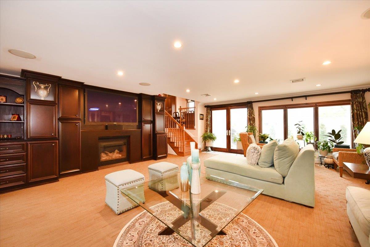 25 Sullivan Drive, Jericho, New York image 16