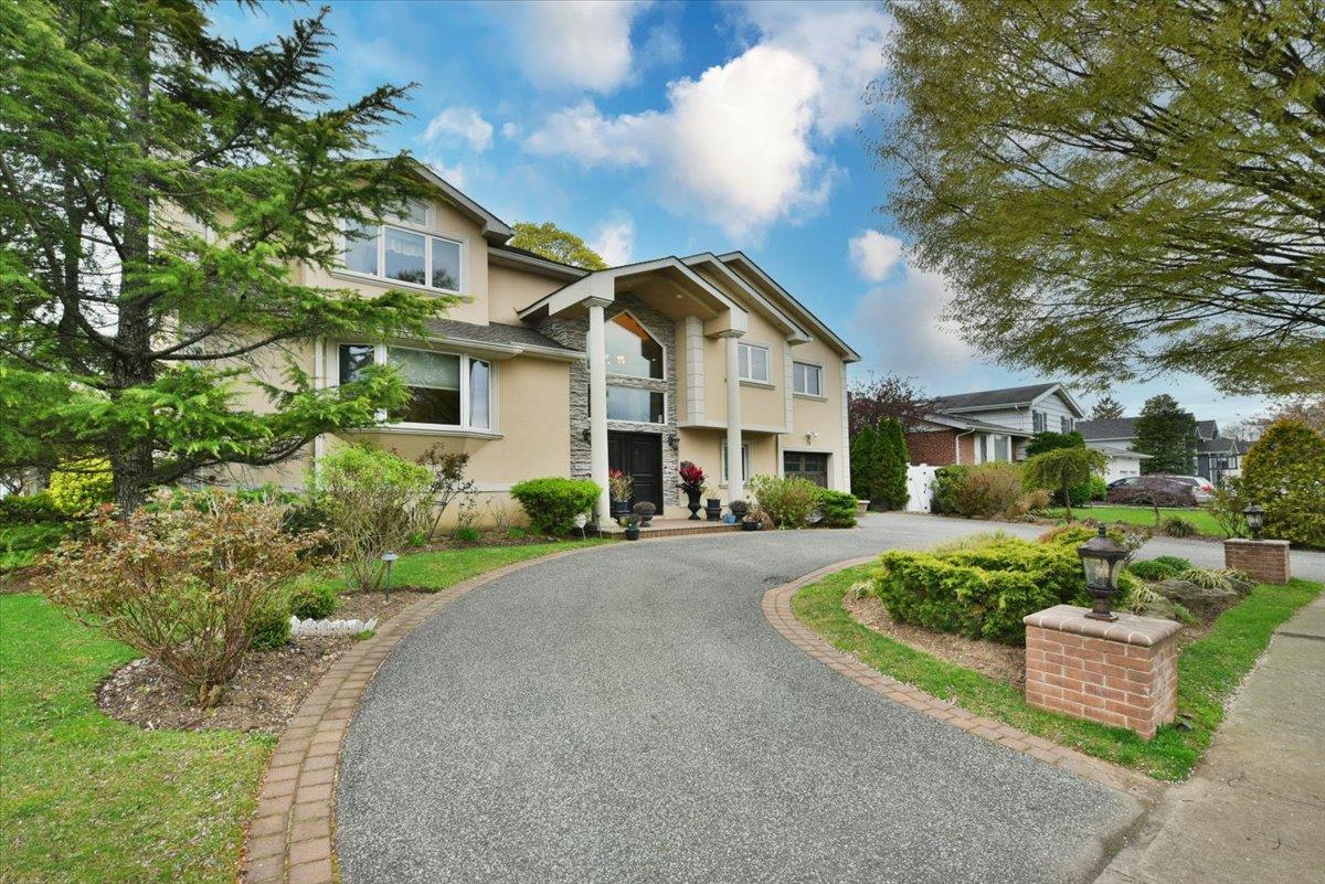 25 Sullivan Drive, Jericho, New York image 2