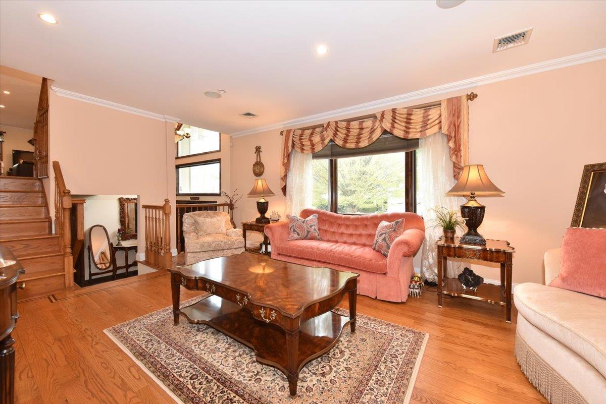 25 Sullivan Drive, Jericho, New York image 6