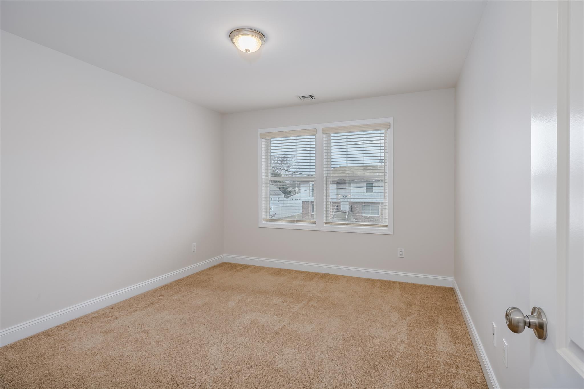 129 E Belle Terre Avenue, Lindenhurst, New York image 30