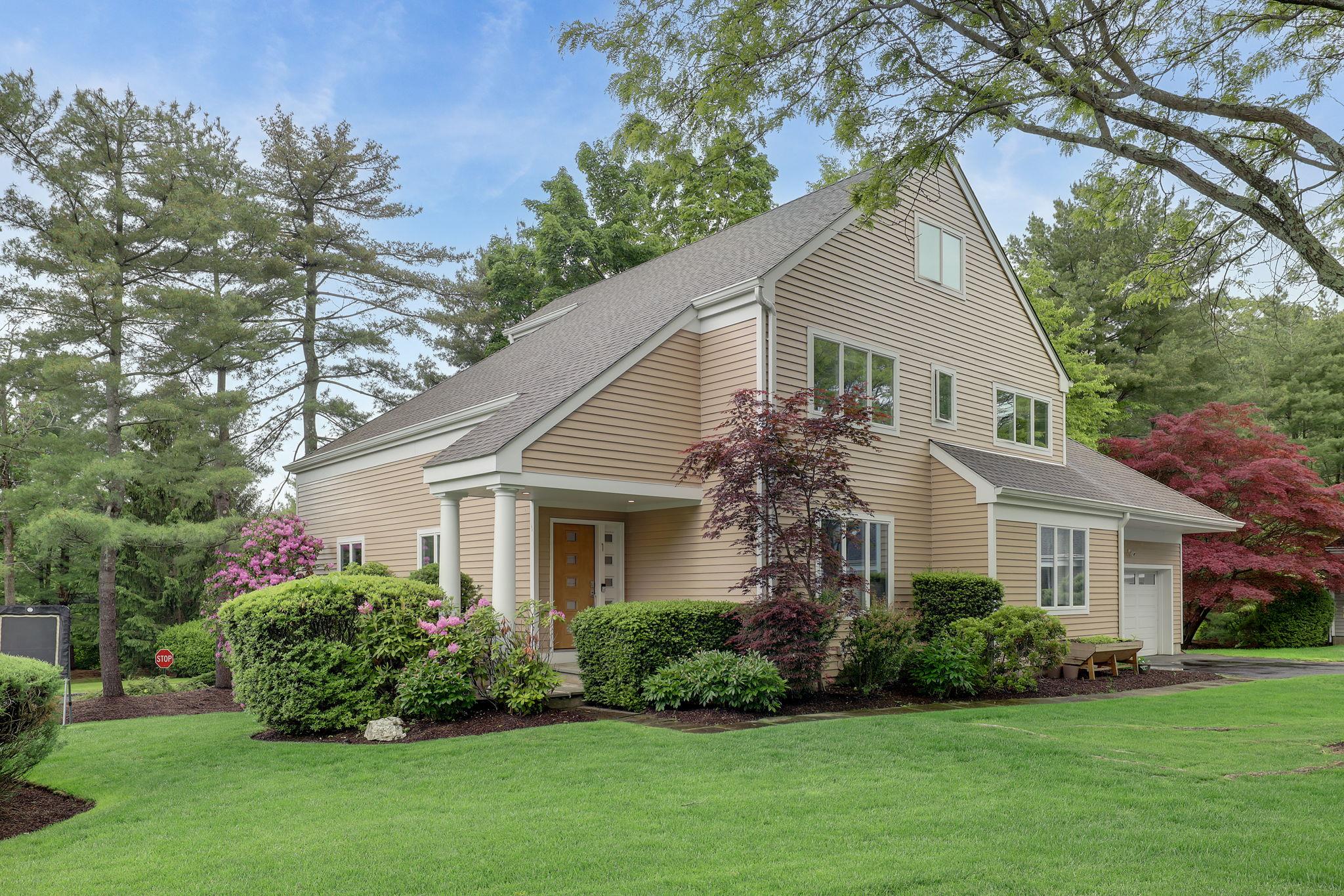 1 Berkley Court, Briarcliff Manor, New York image 1