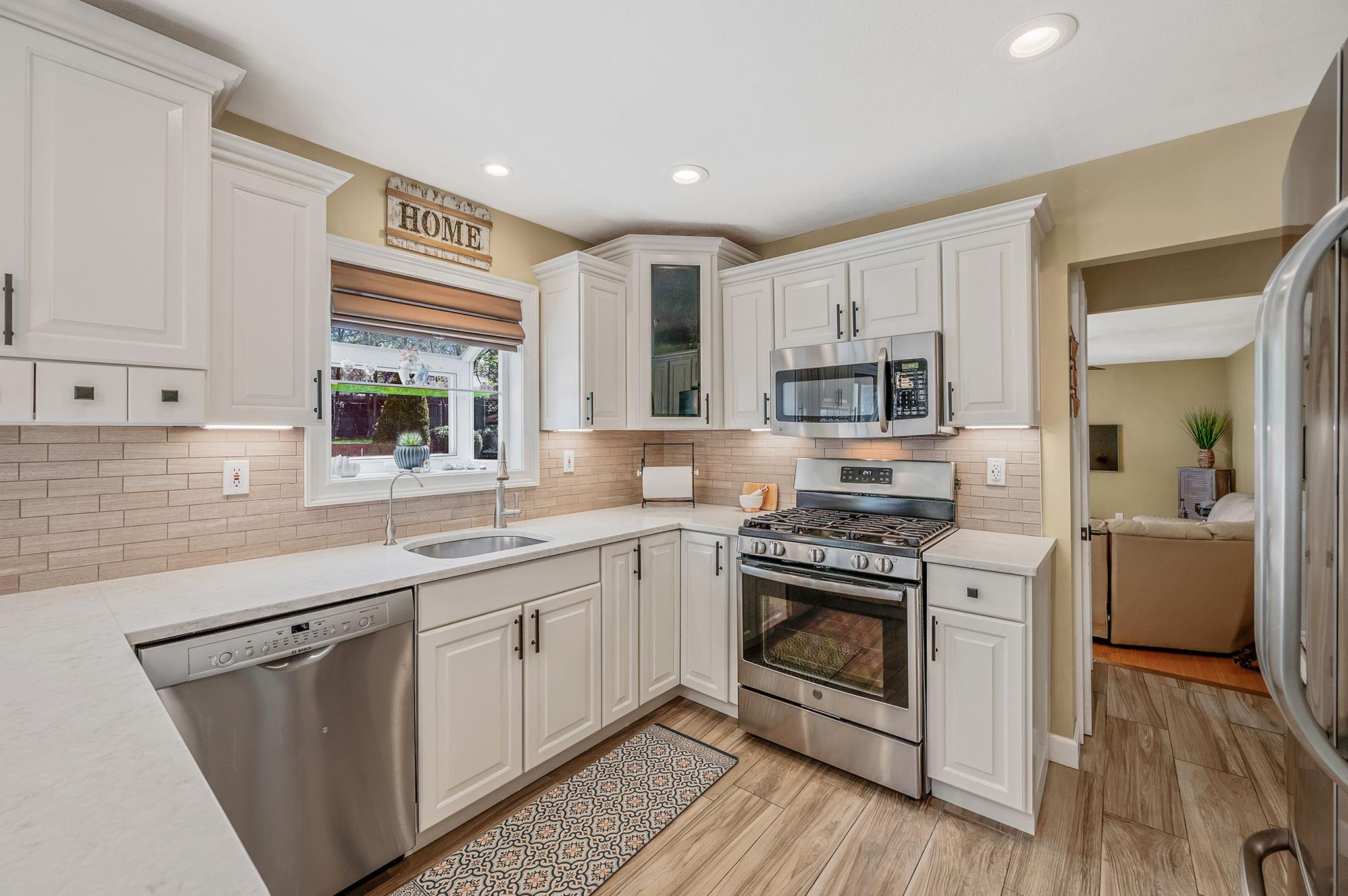4 Cottonwood Avenue, Port Jefferson Station, New York image 7