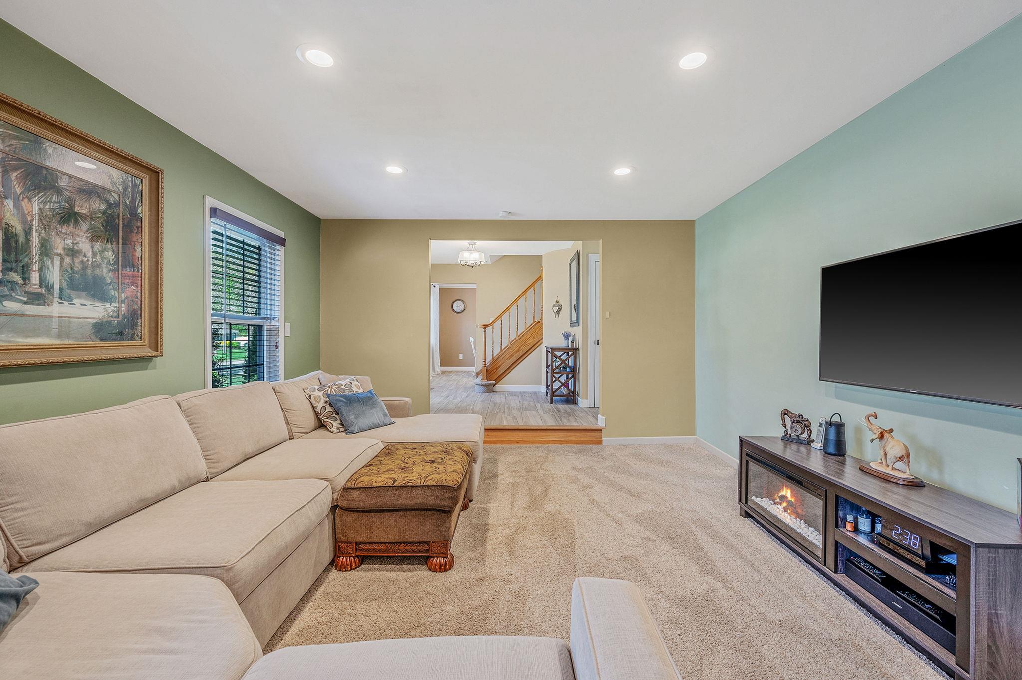 4 Cottonwood Avenue, Port Jefferson Station, New York image 4
