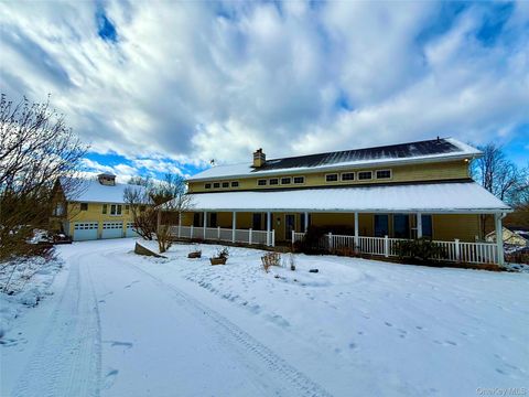 912-918 Hollow Road Salt Point NY 12578