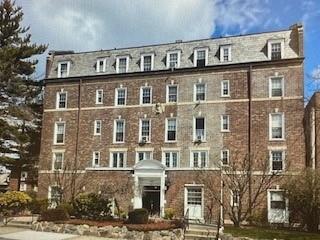 Centre Avenue 5G/5H, New Rochelle, New York - 2 Bedrooms  
2 Bathrooms - 