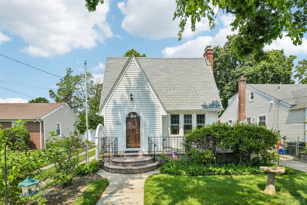 Photo of 781 Grand Terrace Avenue, Baldwin, NY 11510 (MLS # 1032478)