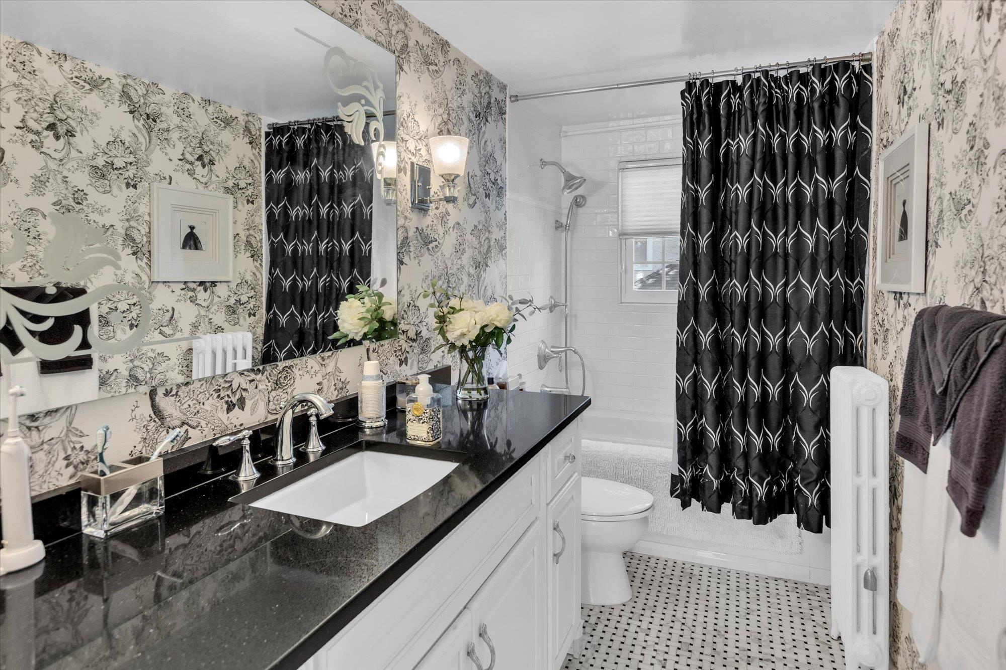 18 Woodbury Way, Syosset, New York image 17