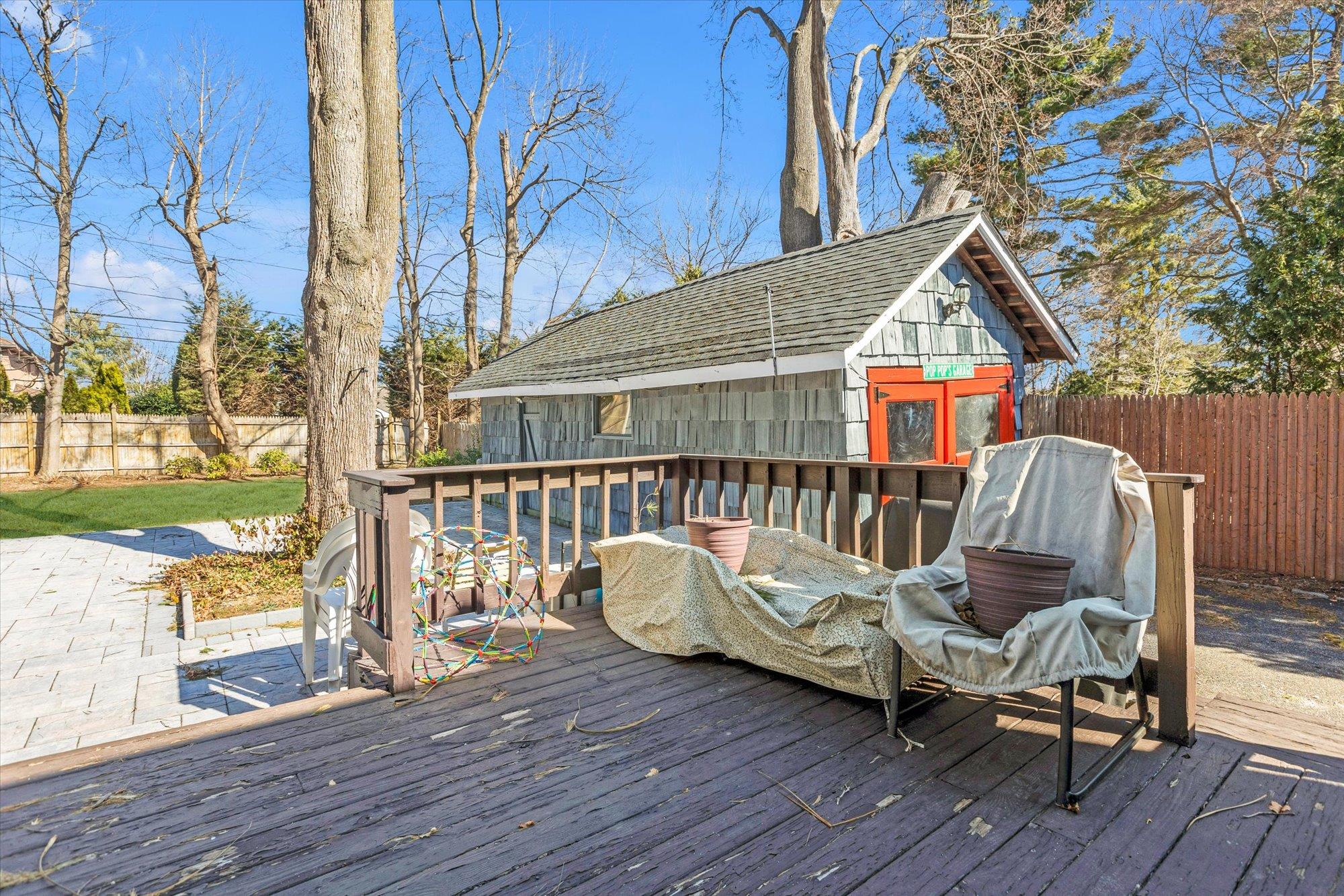 18 Woodbury Way, Syosset, New York image 20