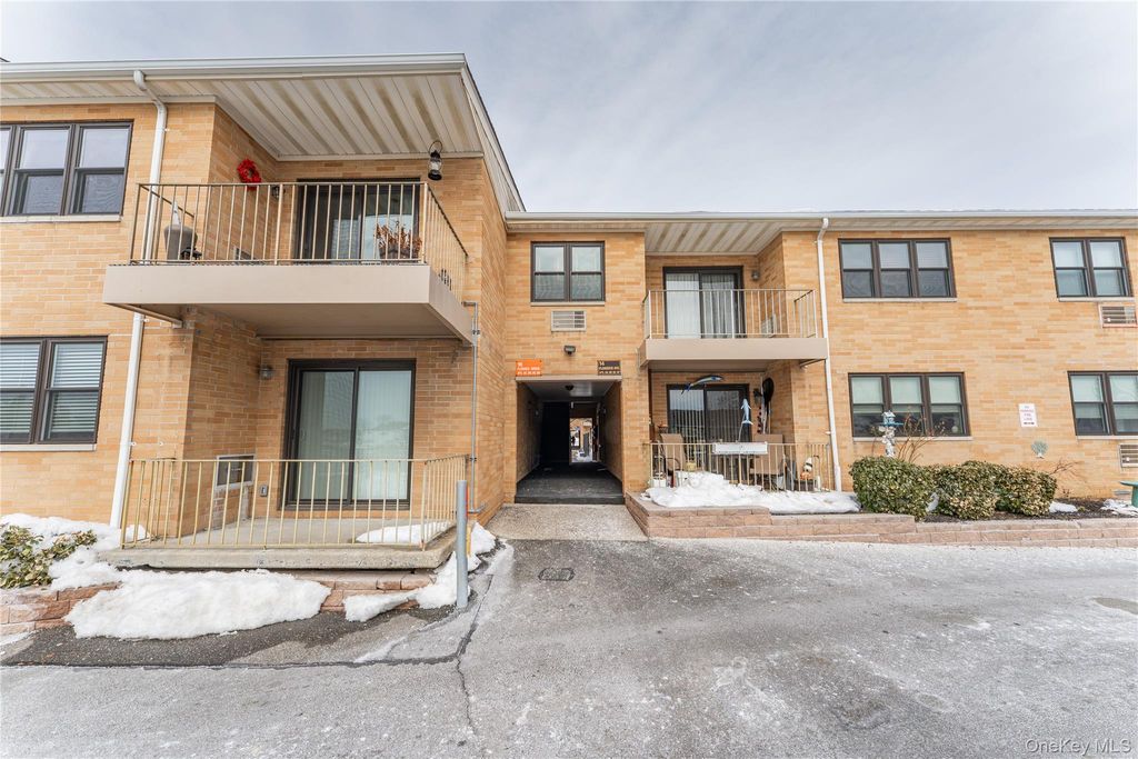 Photo of 14 Florence Ave #25B, Freeport, NY 11520 (MLS # 960505)