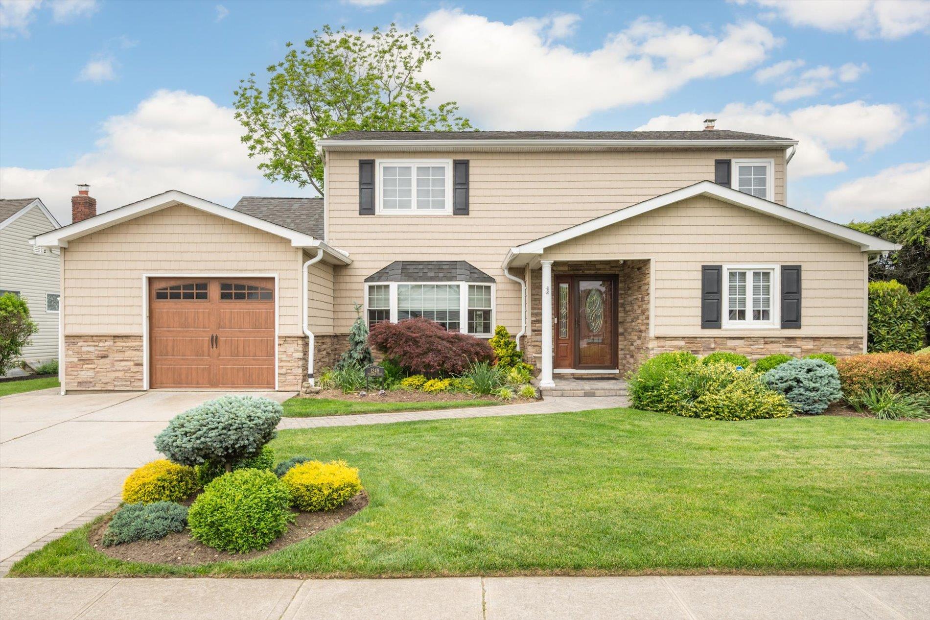 1248 Pleasant Road, Wantagh, New York image 1