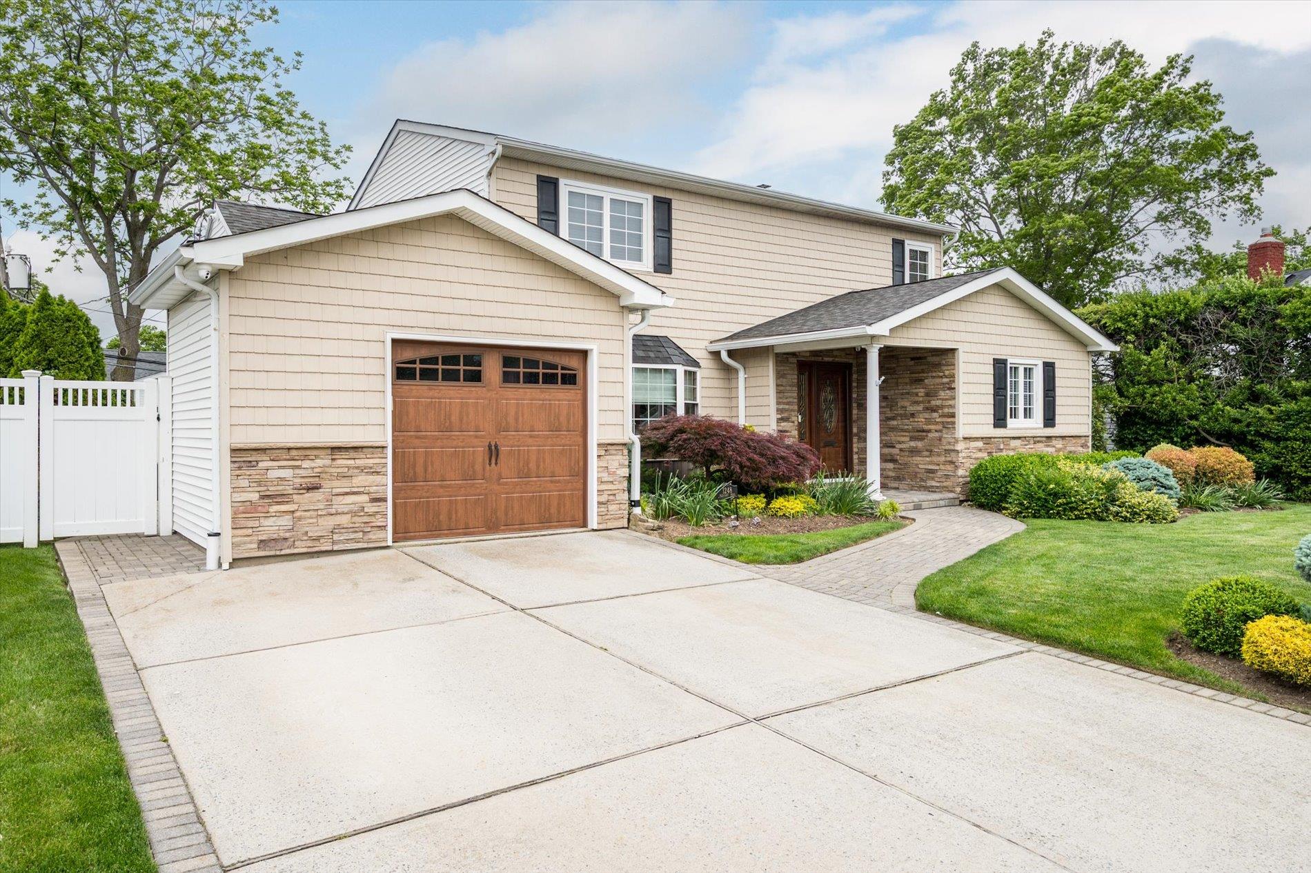 1248 Pleasant Road, Wantagh, New York image 2