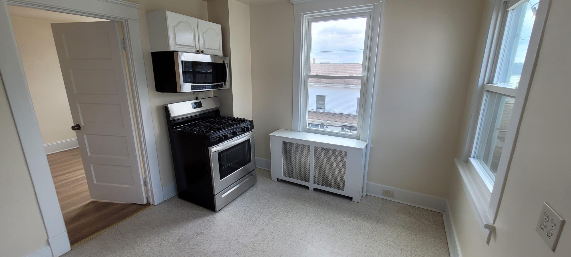 Main Street 2W, Irvington, New York - 3 Bedrooms  
1 Bathrooms  
5 Rooms - 