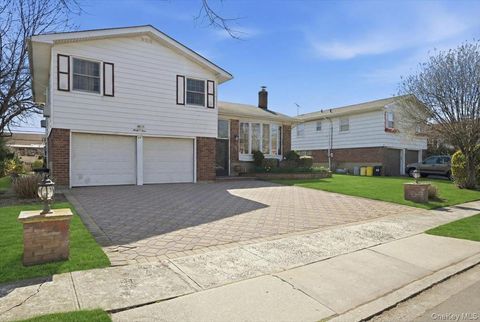 34 Bonnie Drive, Westbury, NY 11590 - MLS#: 981956