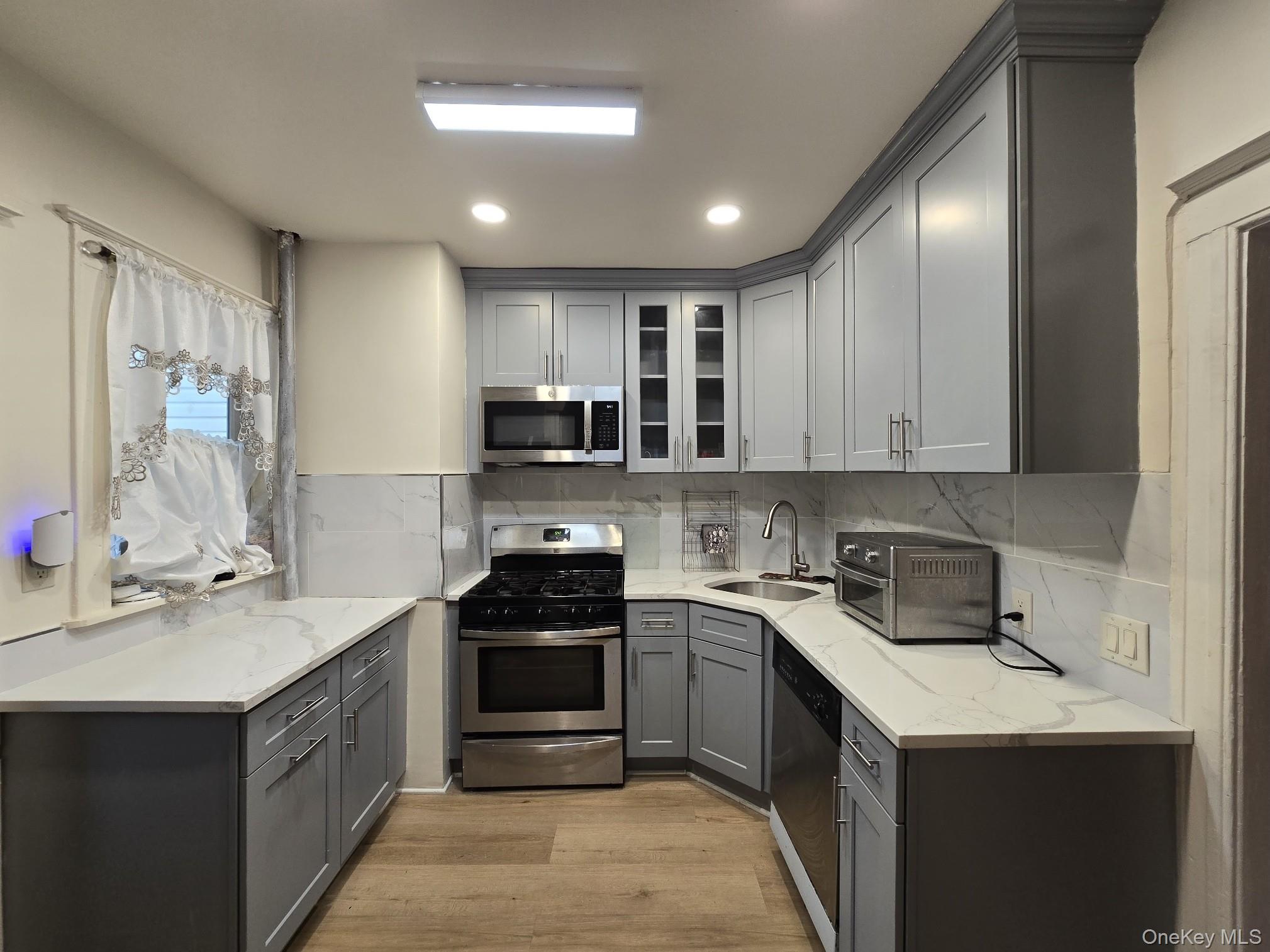 889 E 37th Street - Photo 4