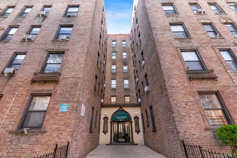 Photo of 91-10 34th Avenue #6K, Jackson Heights, NY 11372 (MLS # 932095)