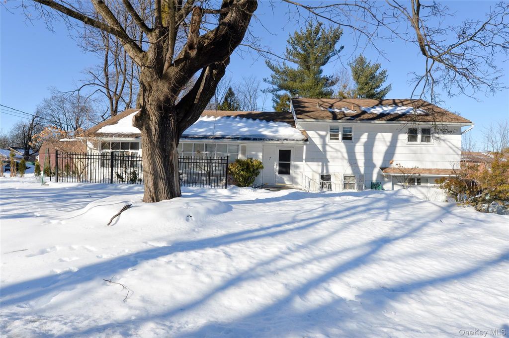 Photo of 7 S Oak Street, Spring Valley, NY 10977 (MLS # 959639)