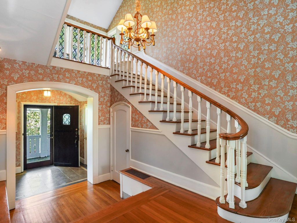 Photo of 15 Hemlock Road, Bronxville, NY 10708 (MLS # 984350)