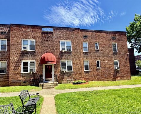 Homes For Sale - 1555 Central Park Avenue #H2<br/> Yonkers, NY 10710