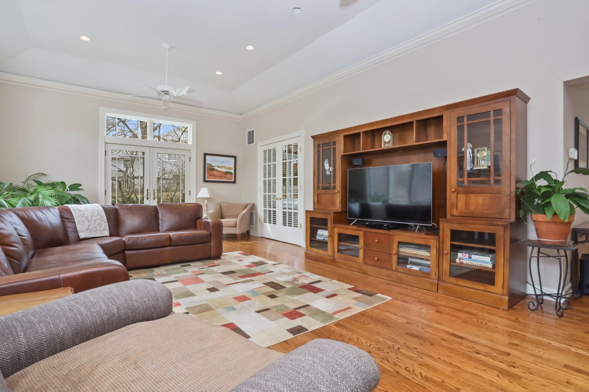 334 N Victory Boulevard, New Rochelle, Florida image 3