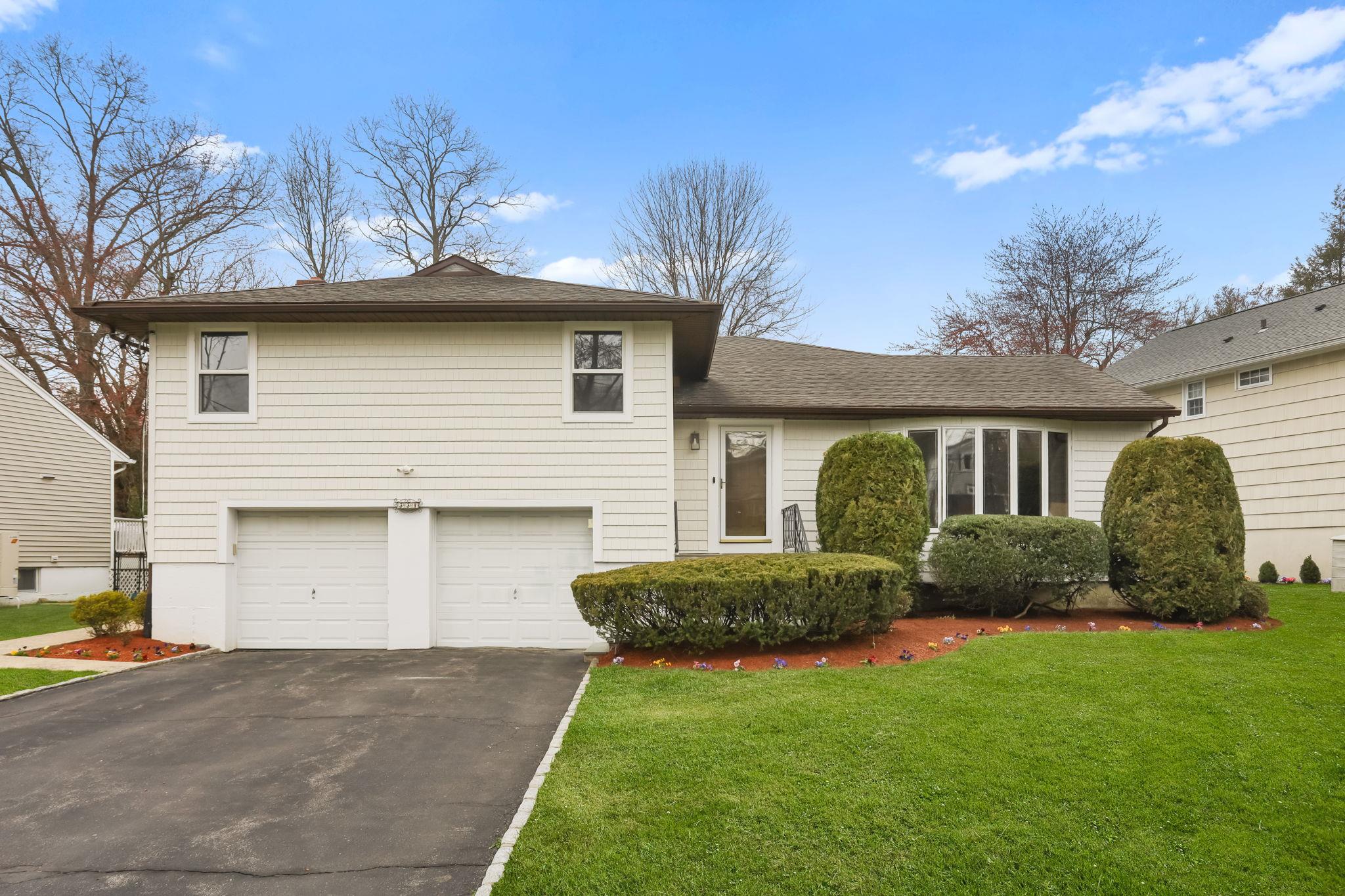 334 N Victory Boulevard, New Rochelle, Florida image 1