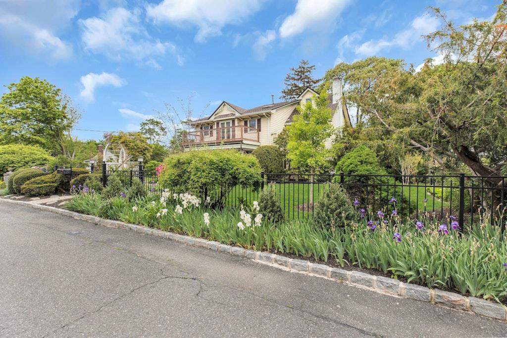 5 Hallett Court, Blue Point, New York image 1