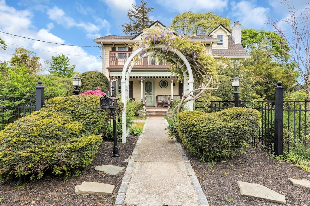 5 Hallett Court, Blue Point, New York image 3