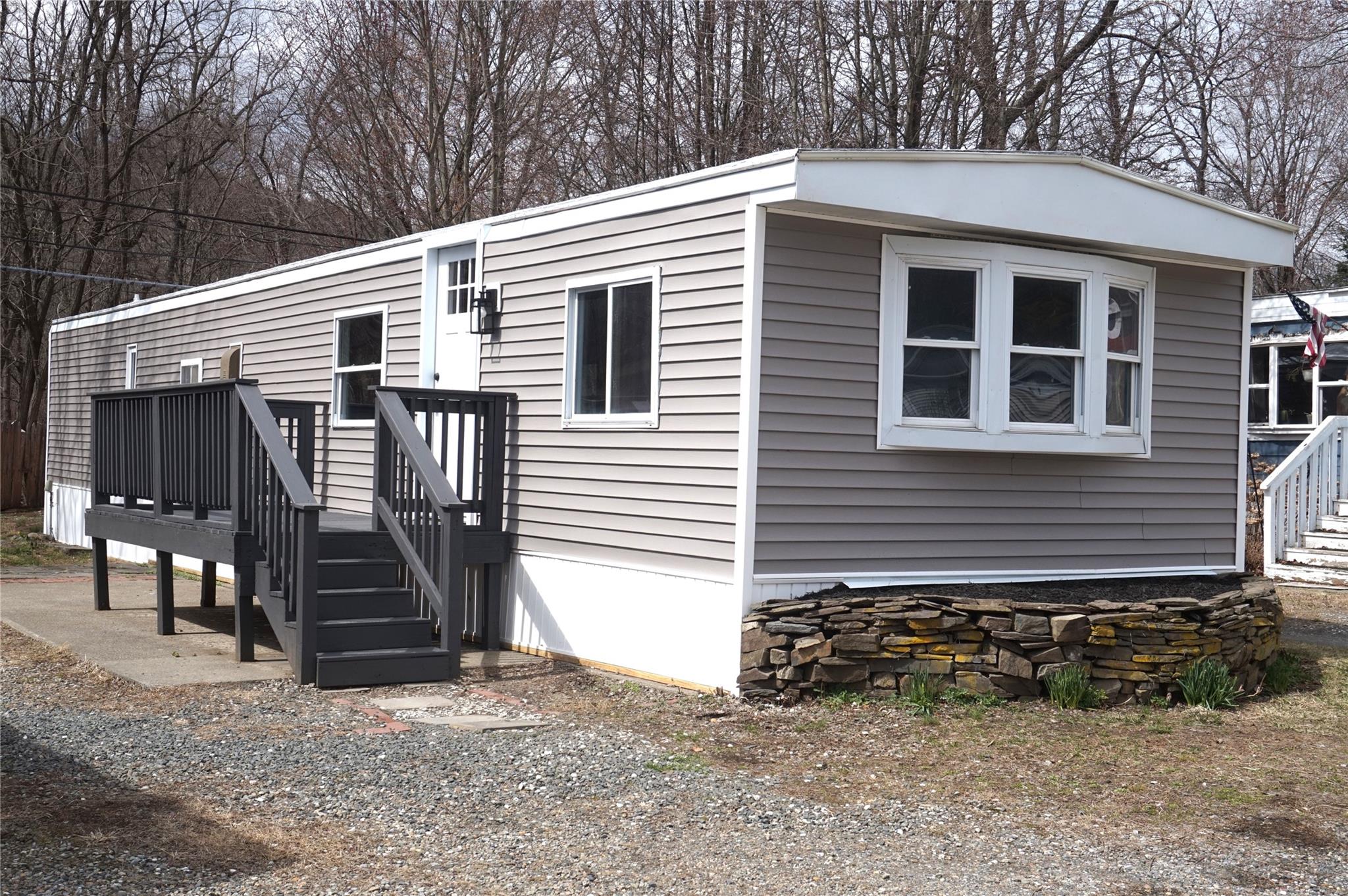 Floyd Ackert Road 10, Esopus, New York - 2 Bedrooms  
1 Bathrooms  
6 Rooms - 