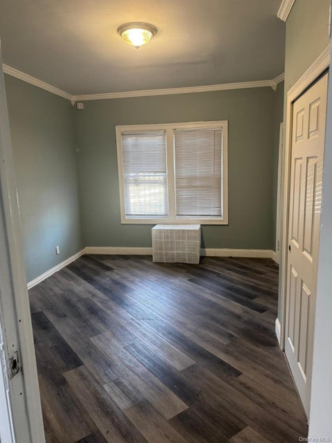 Photo of 4311 De Reimer Avenue, Bronx, NY 10466 (MLS # 1046954)