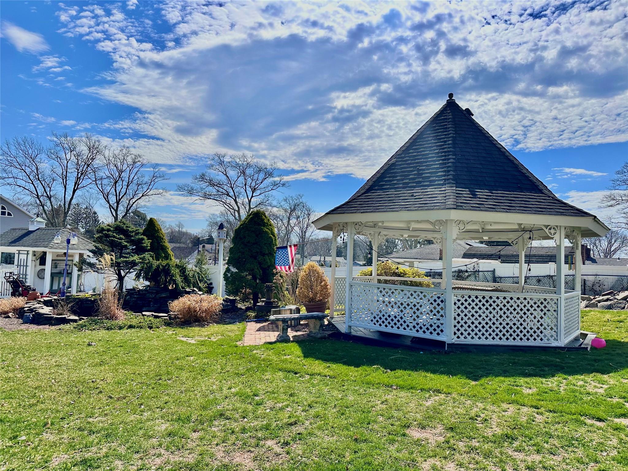 422 Boulder Street, Ronkonkoma, New York image 2