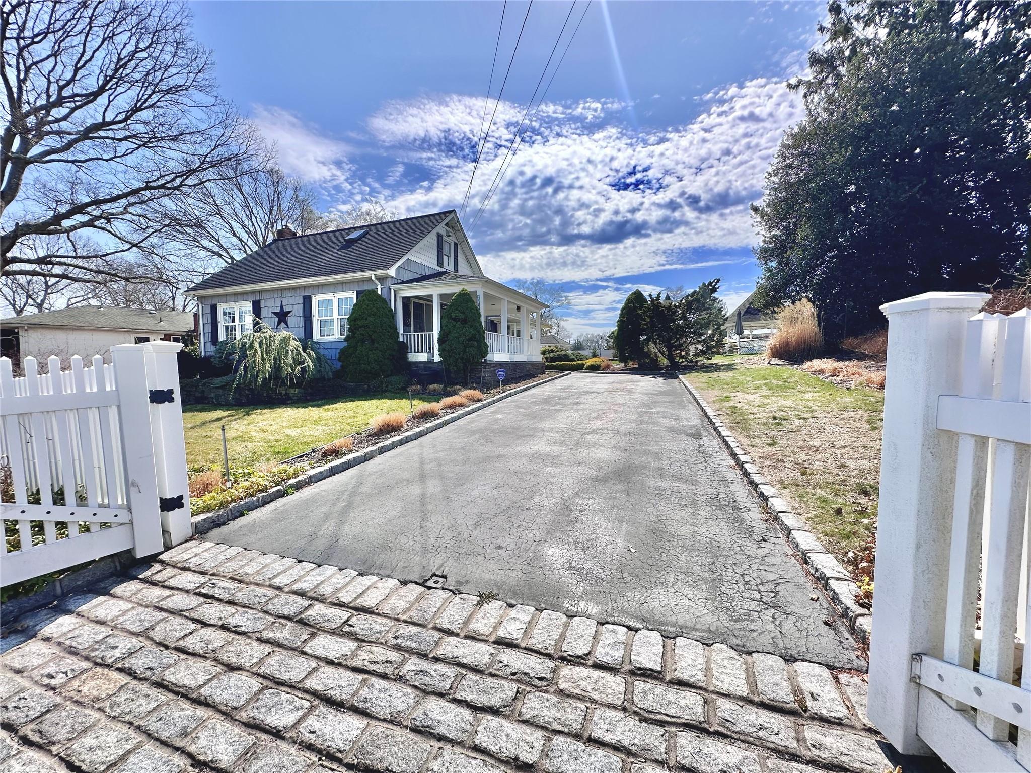 422 Boulder Street, Ronkonkoma, New York image 1