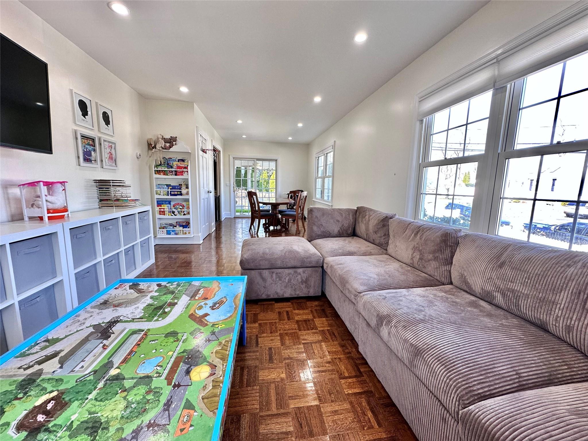 422 Boulder Street, Ronkonkoma, New York image 13